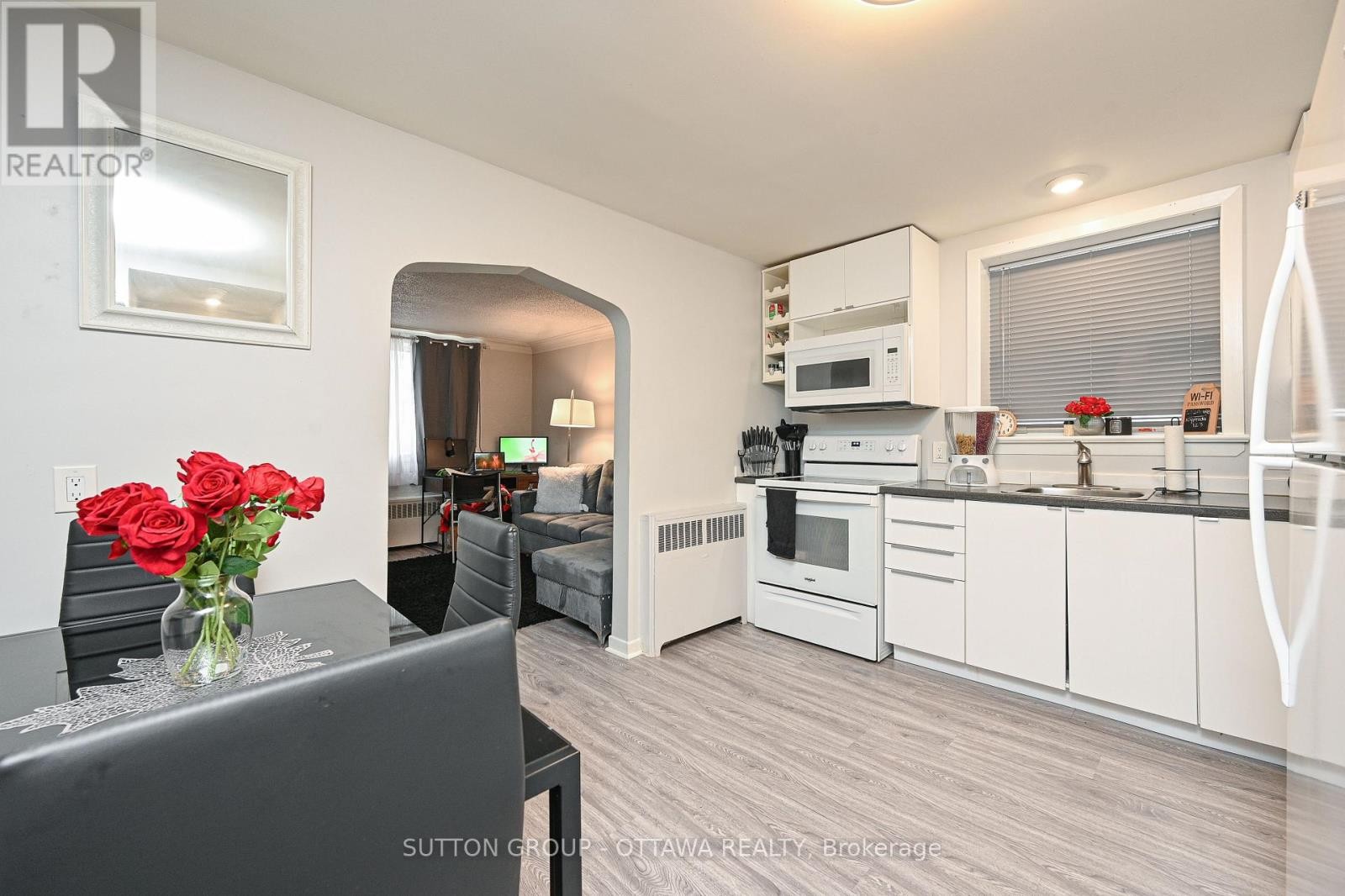












154-156 DAGMAR AVENUE

,
Ottawa,




Ontario
K1L5T2


