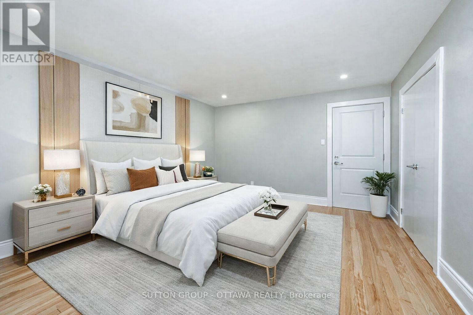 












154-156 DAGMAR AVENUE

,
Ottawa,




Ontario
K1L5T2

