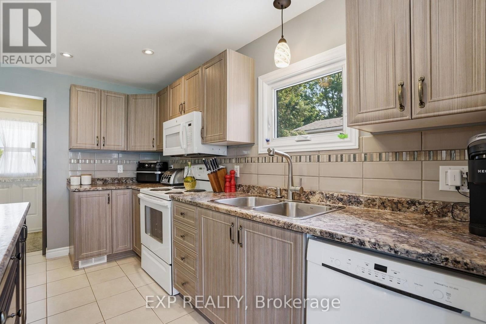 












599 VICTOR STREET

,
Clarence-Rockland,




Ontario
K4K1E5

