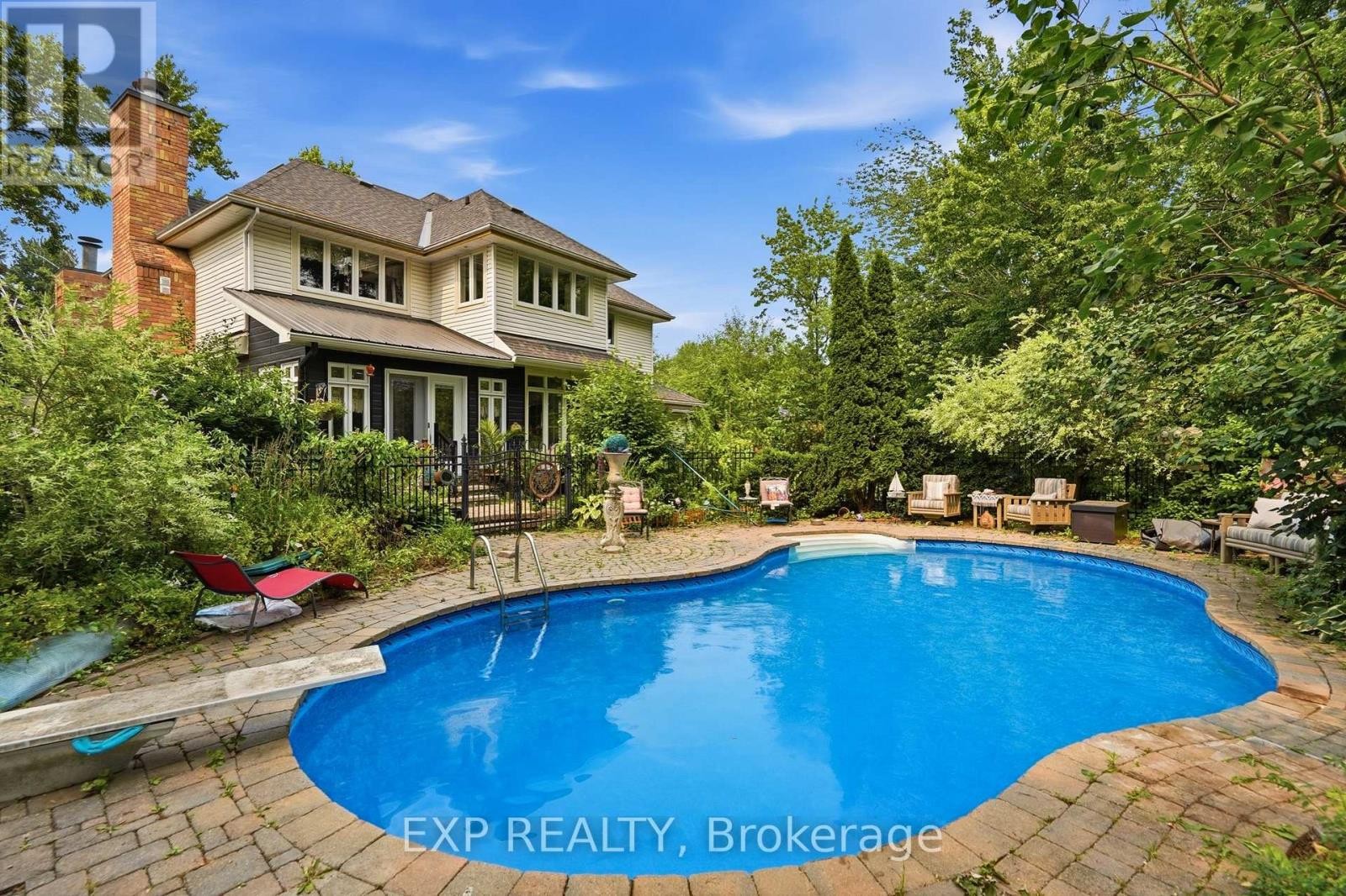 












1259 RANDBORO CRESCENT

,
Ottawa,




Ontario
K4B1K7

