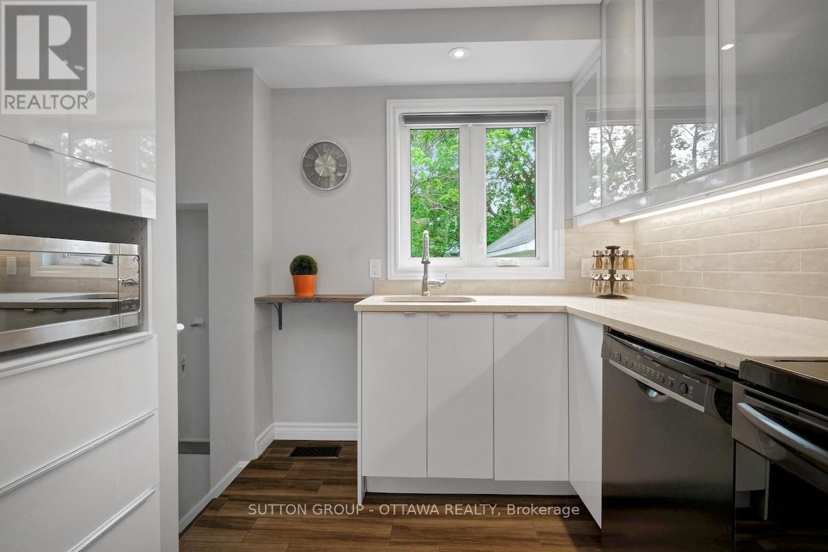 












1234 ANOKA STREET

,
Ottawa,




Ontario
K1V6C6

