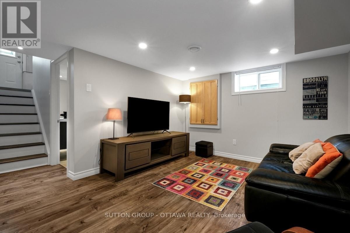 












1234 ANOKA STREET

,
Ottawa,




Ontario
K1V6C6

