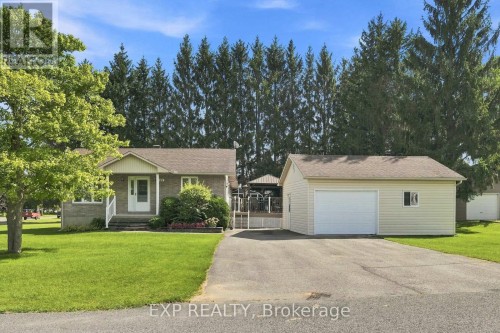Welcome to 42 Albert St in Embrun