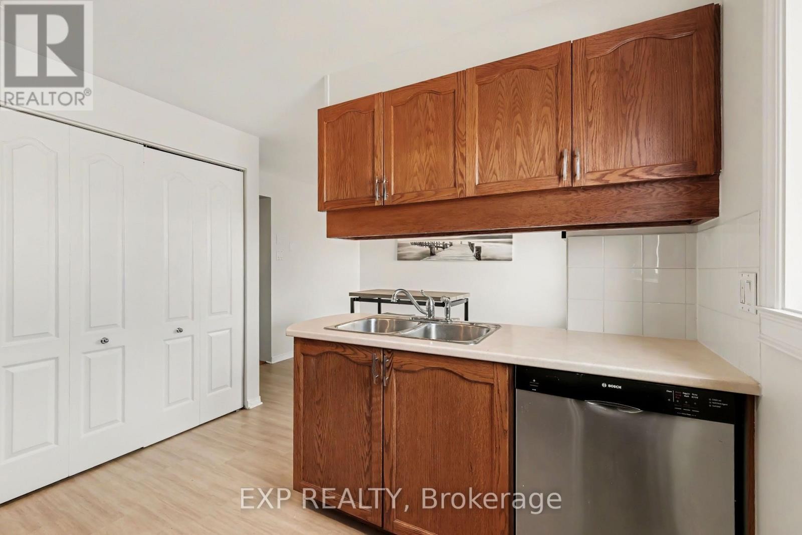 












1848 SUMMERFIELDS CRESCENT

,
Ottawa,




Ontario
K1C7B7

