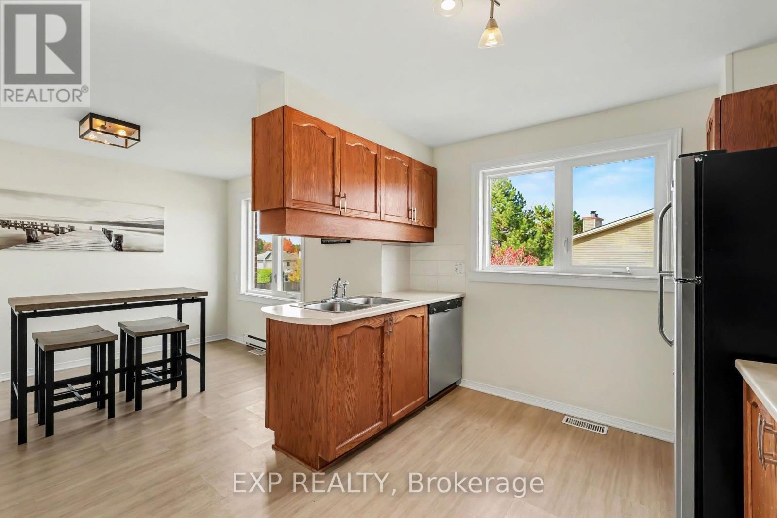 












1848 SUMMERFIELDS CRESCENT

,
Ottawa,




Ontario
K1C7B7

