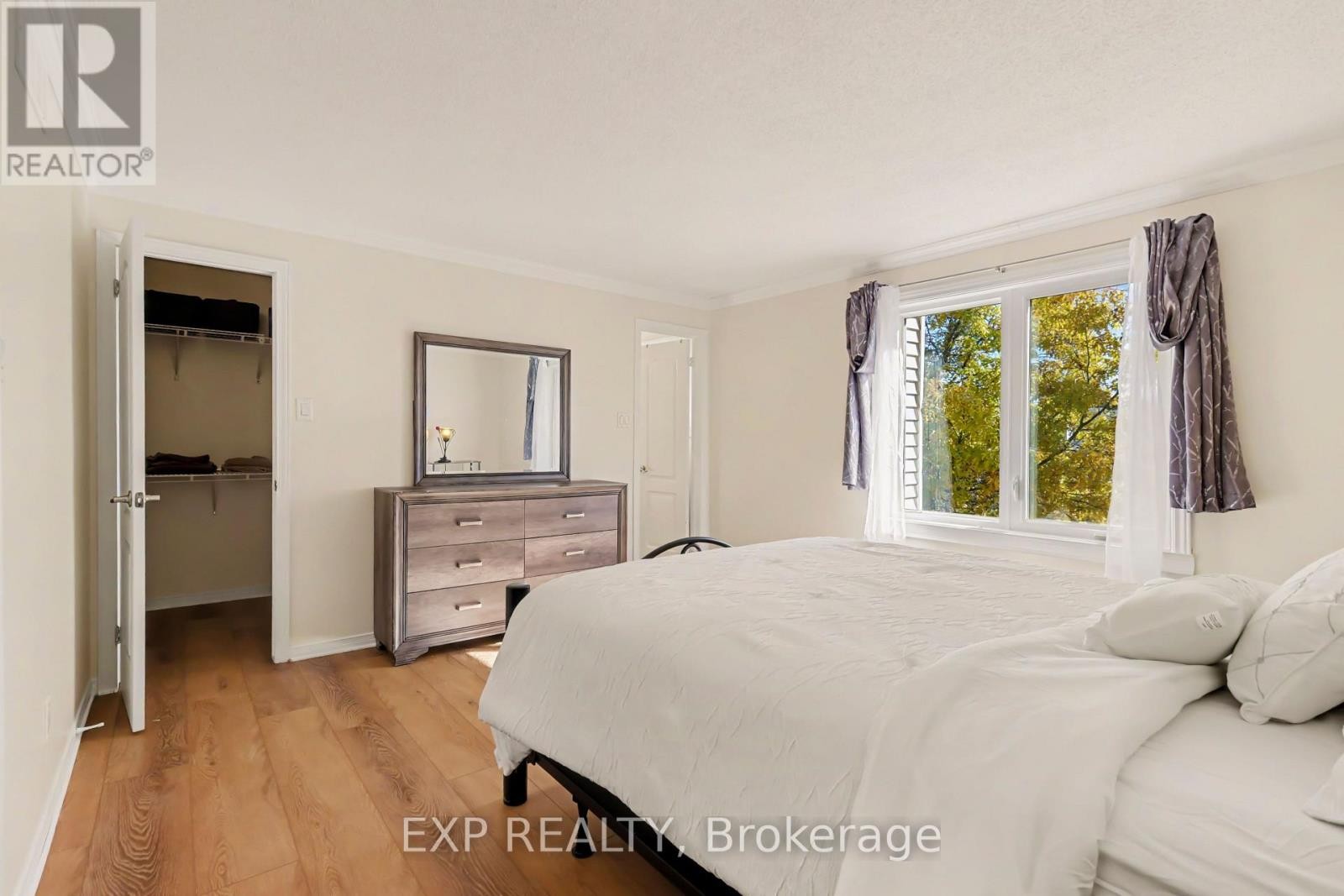 












1848 SUMMERFIELDS CRESCENT

,
Ottawa,




Ontario
K1C7B7

