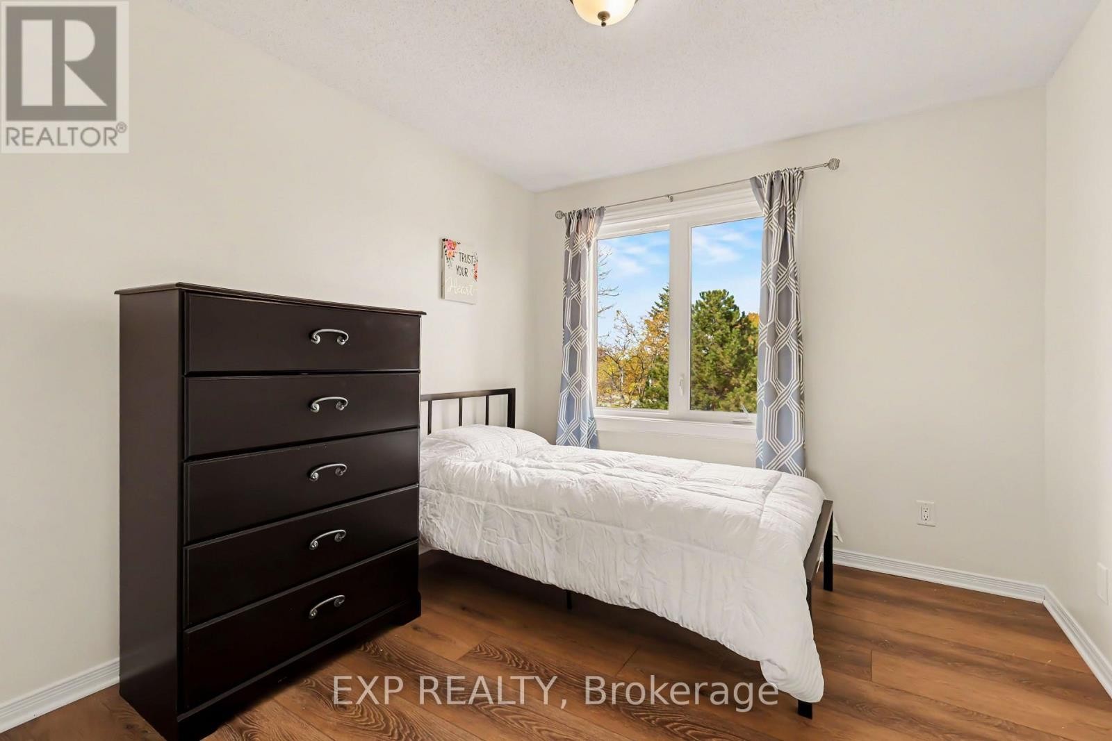 












1848 SUMMERFIELDS CRESCENT

,
Ottawa,




Ontario
K1C7B7

