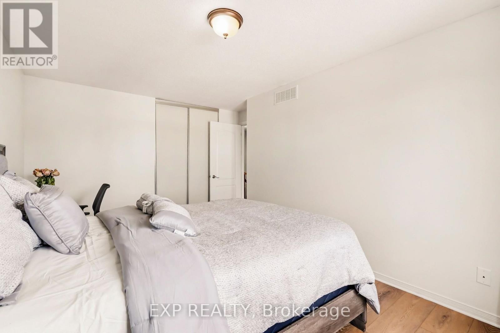












1848 SUMMERFIELDS CRESCENT

,
Ottawa,




Ontario
K1C7B7

