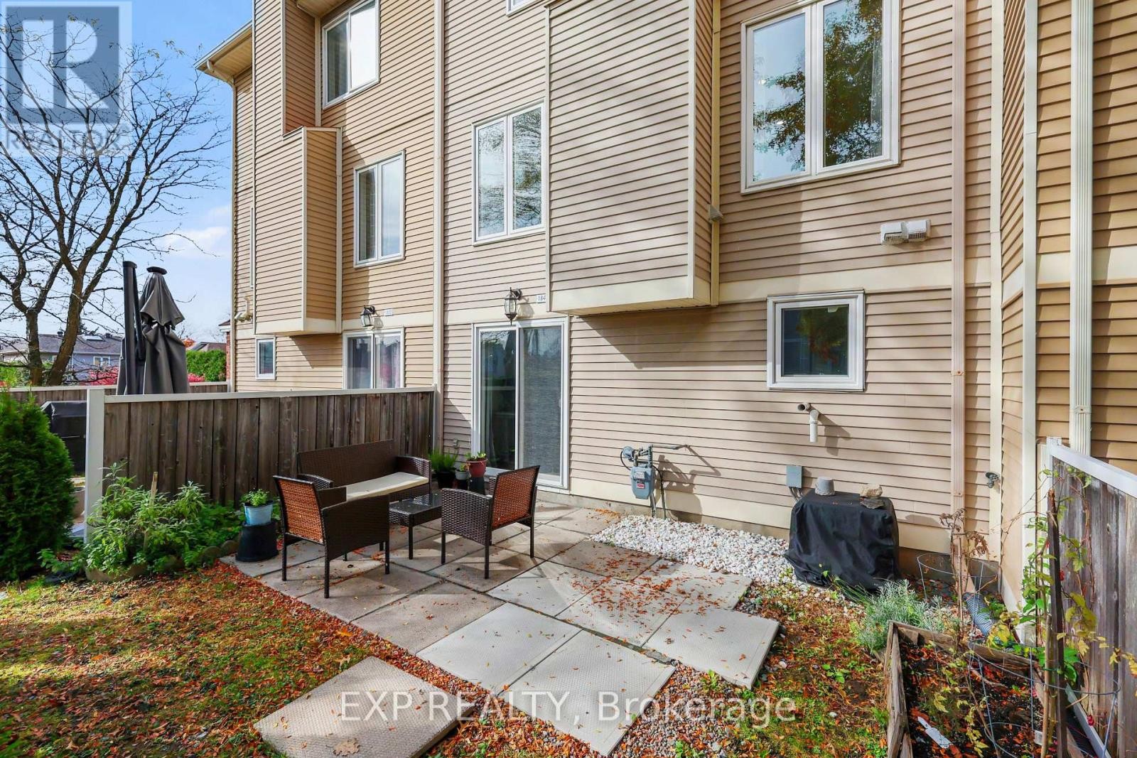 












1848 SUMMERFIELDS CRESCENT

,
Ottawa,




Ontario
K1C7B7

