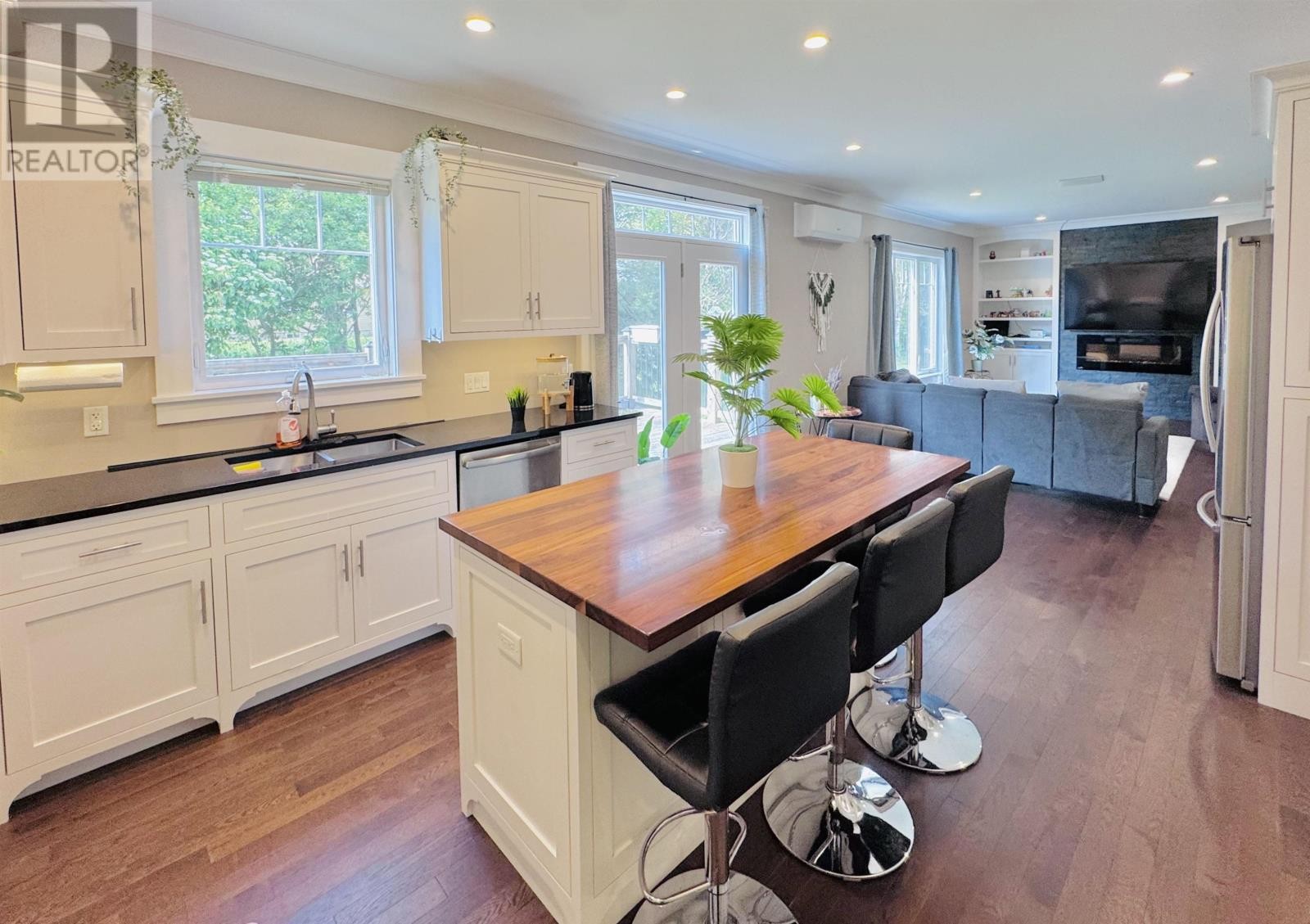 












18 Pembroke Crescent

,
Stratford,




Prince Edward Island
C1B0H9

