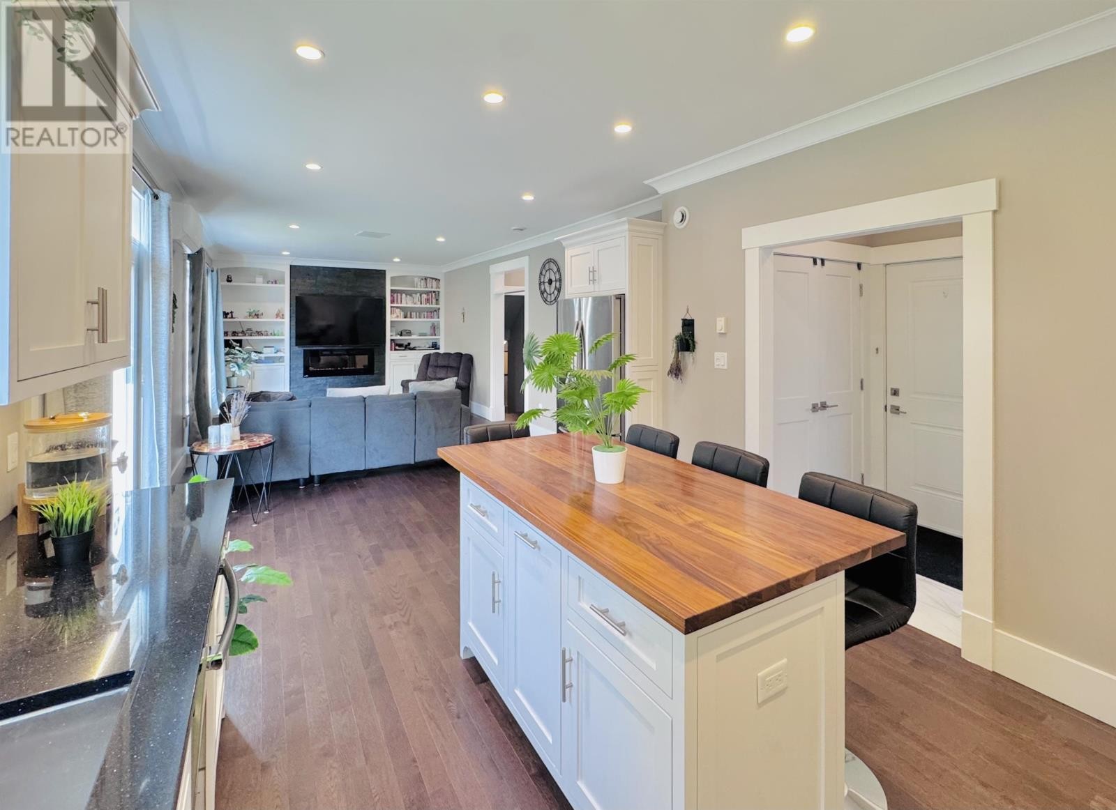 












18 Pembroke Crescent

,
Stratford,




Prince Edward Island
C1B0H9

