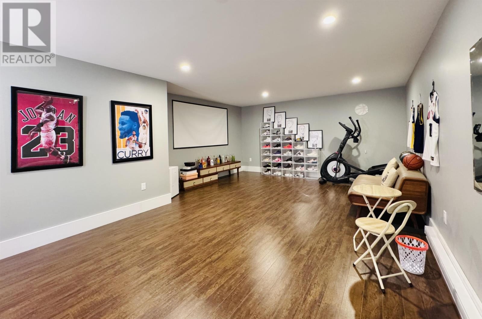 












18 Pembroke Crescent

,
Stratford,




Prince Edward Island
C1B0H9

