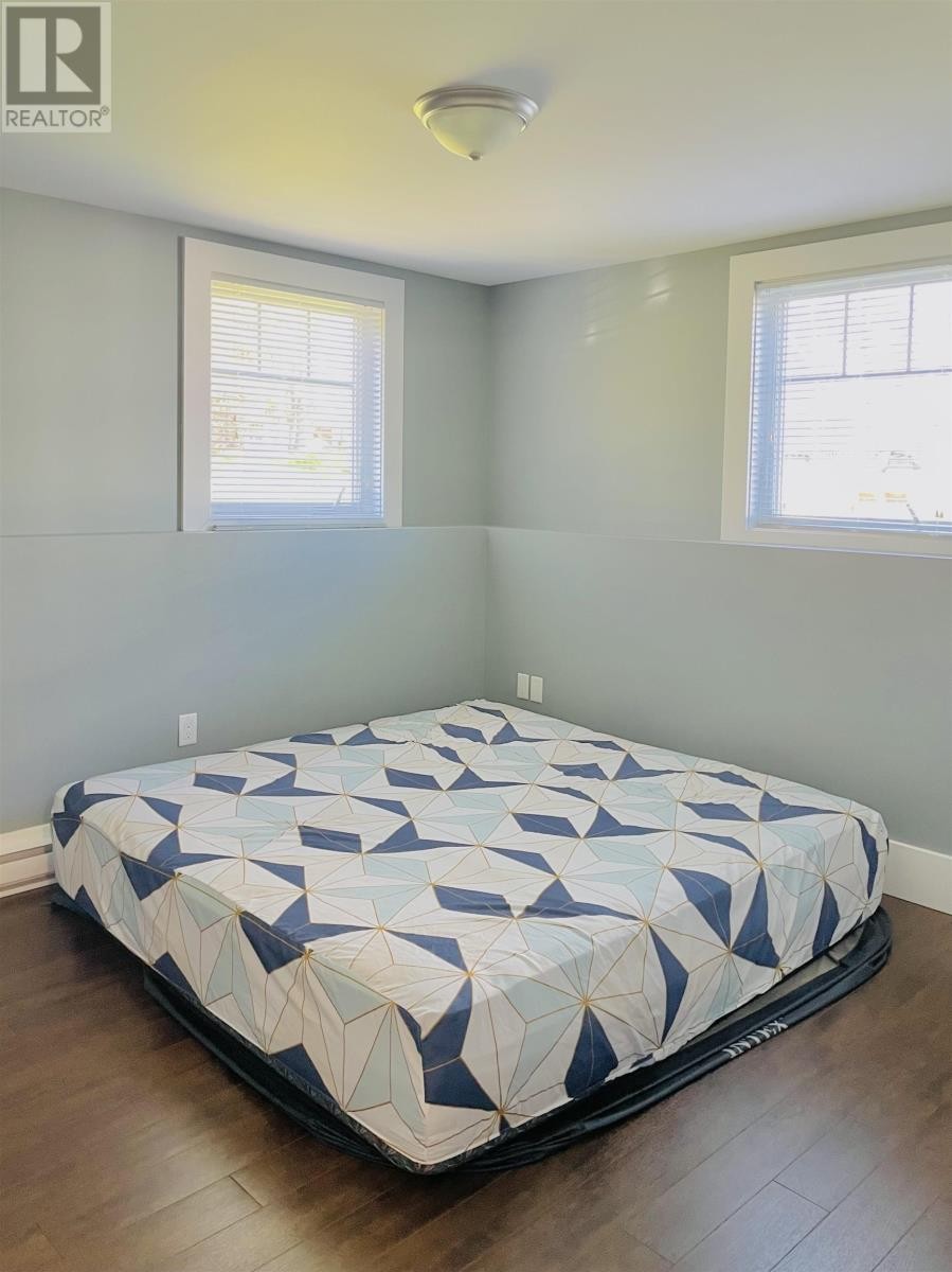 












18 Pembroke Crescent

,
Stratford,




Prince Edward Island
C1B0H9

