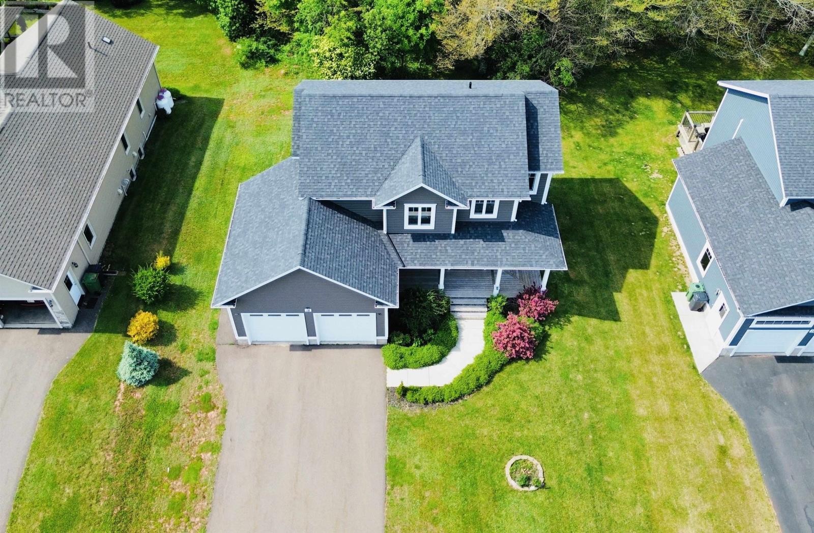 












18 Pembroke Crescent

,
Stratford,




Prince Edward Island
C1B0H9

