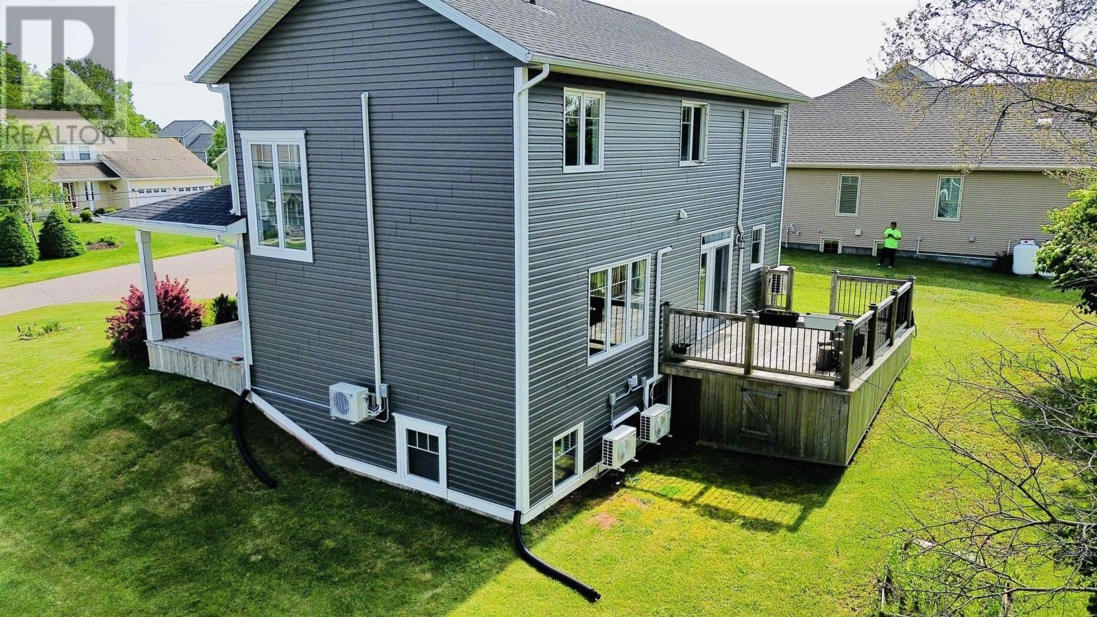 












18 Pembroke Crescent

,
Stratford,




Prince Edward Island
C1B0H9

