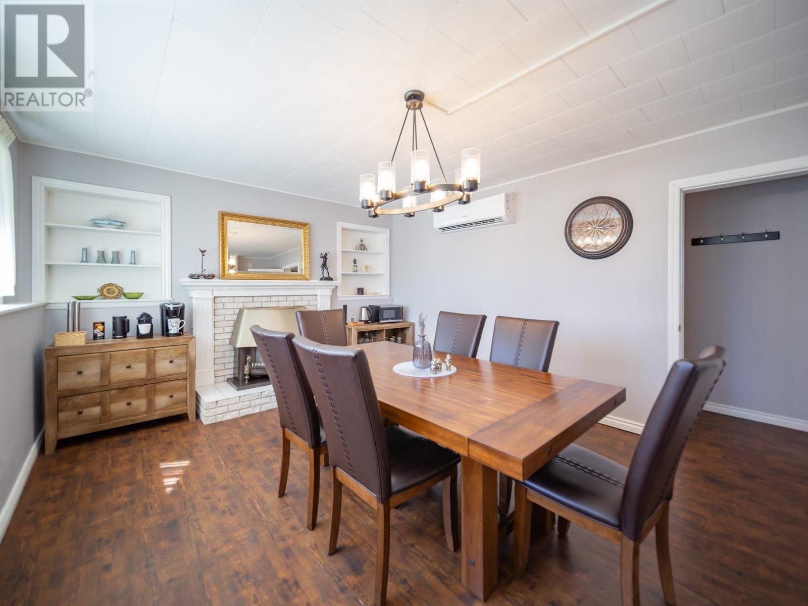 












203 Ferry Road

,
Cornwall,




Prince Edward Island
C0A1H4

