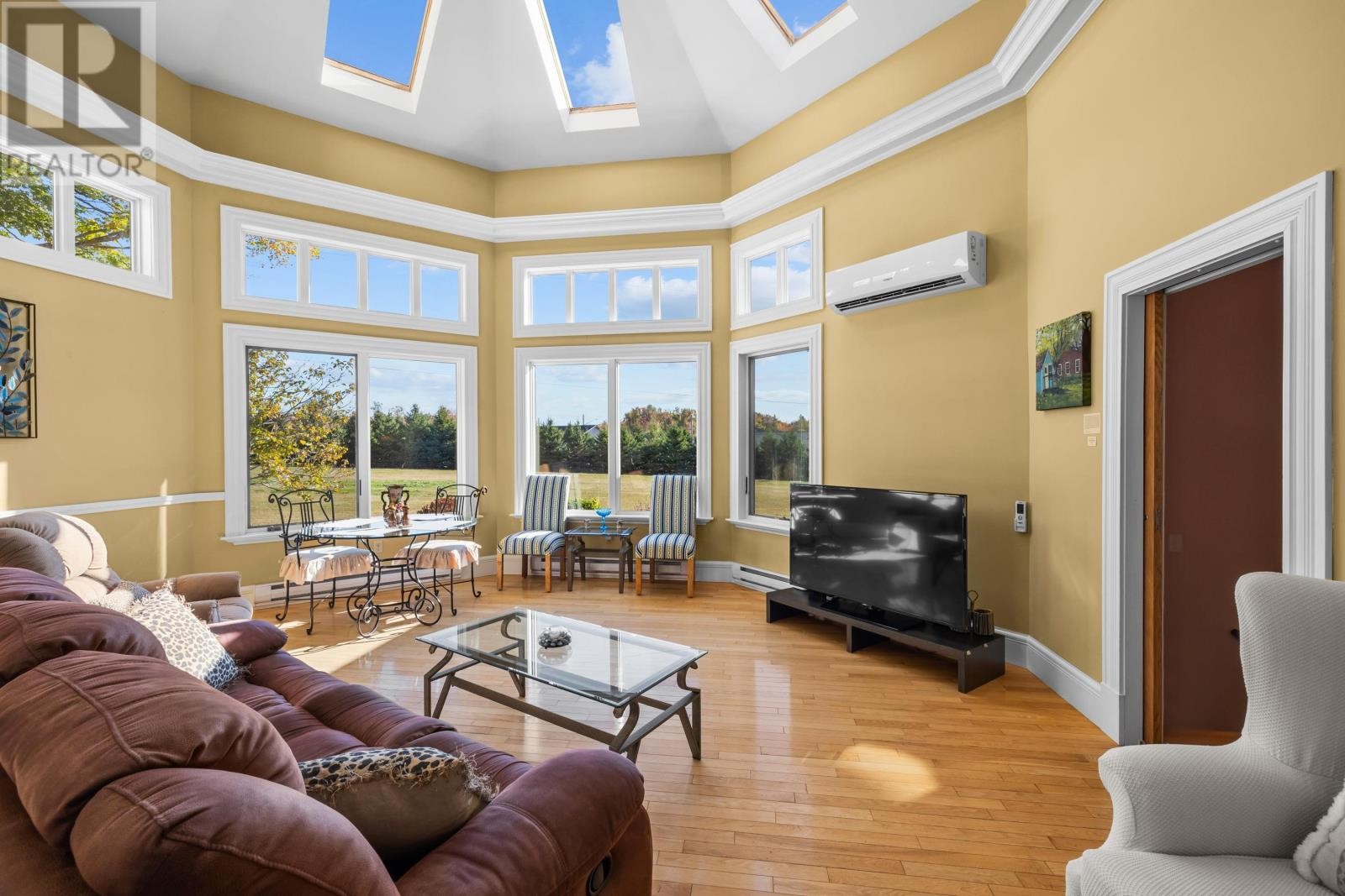 












203 Ferry Road

,
Cornwall,




Prince Edward Island
C0A1H4

