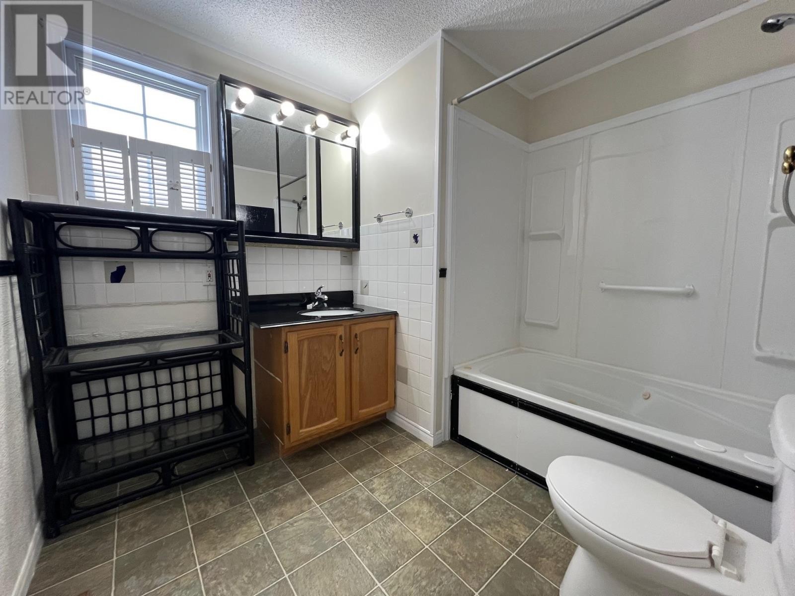 












18 Dale Drive

,
Summerside,




Prince Edward Island
C1N4T4

