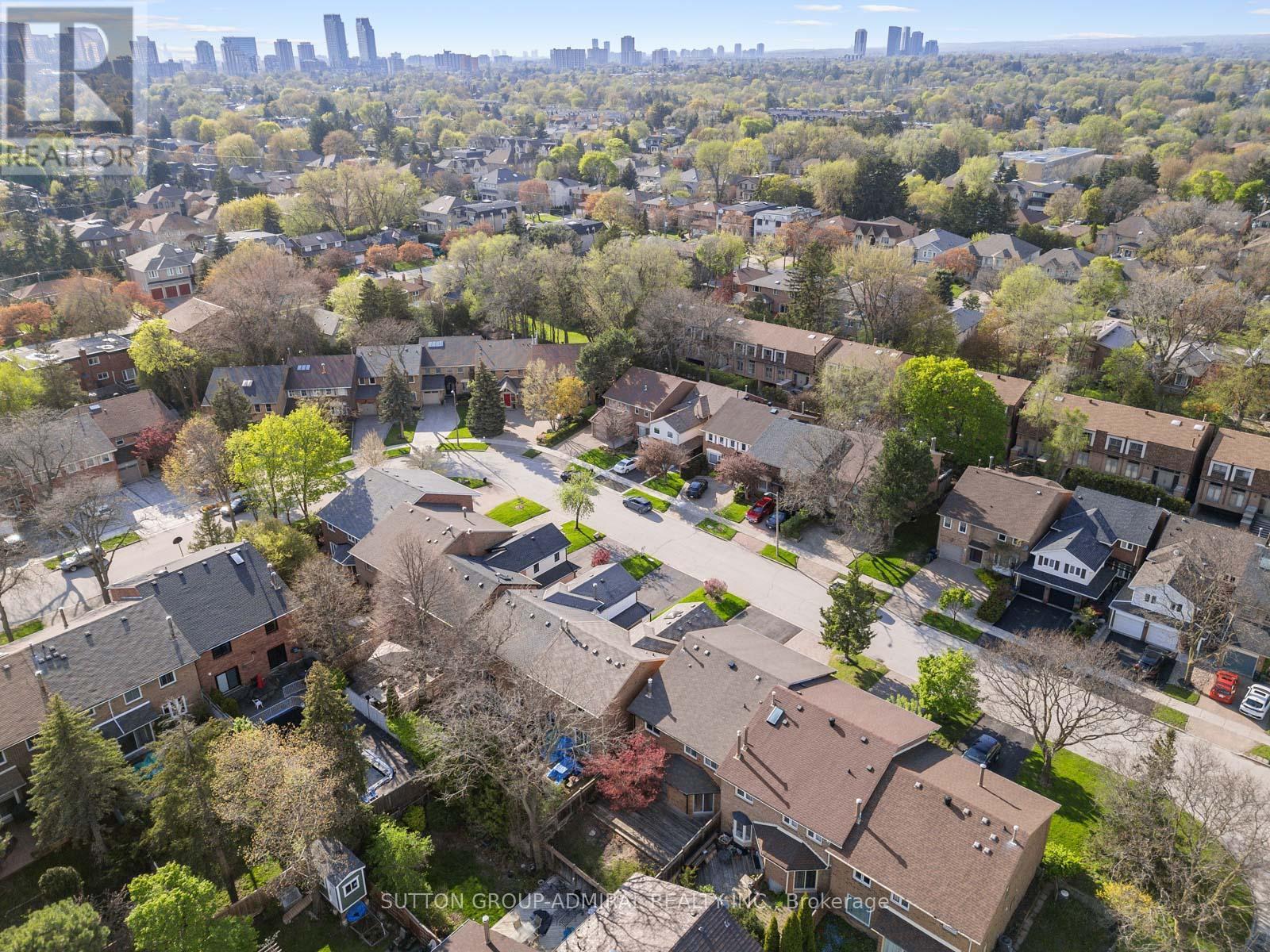 












77 CHISWELL CRESCENT

,
Toronto,




Ontario
M2N6G2

