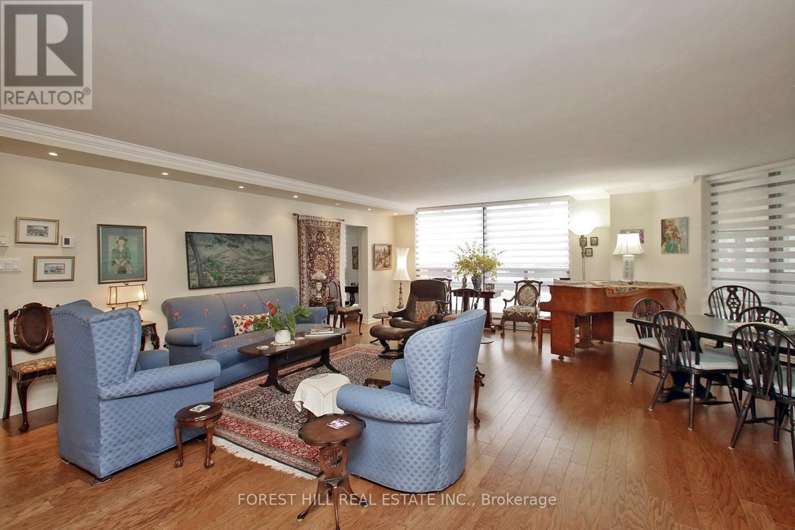 












1601 - 240 HEATH STREET W

,
Toronto (Forest Hill South),




Ontario
M5P3L5

