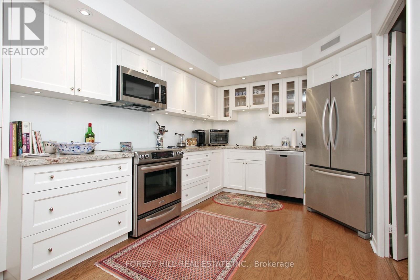 












1601 - 240 HEATH STREET W

,
Toronto (Forest Hill South),




Ontario
M5P3L5

