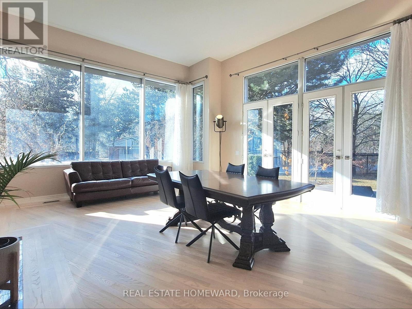 












128 LAURENTIDE DRIVE

,
Toronto (Parkwoods-Donalda),




Ontario
M3A3E5

