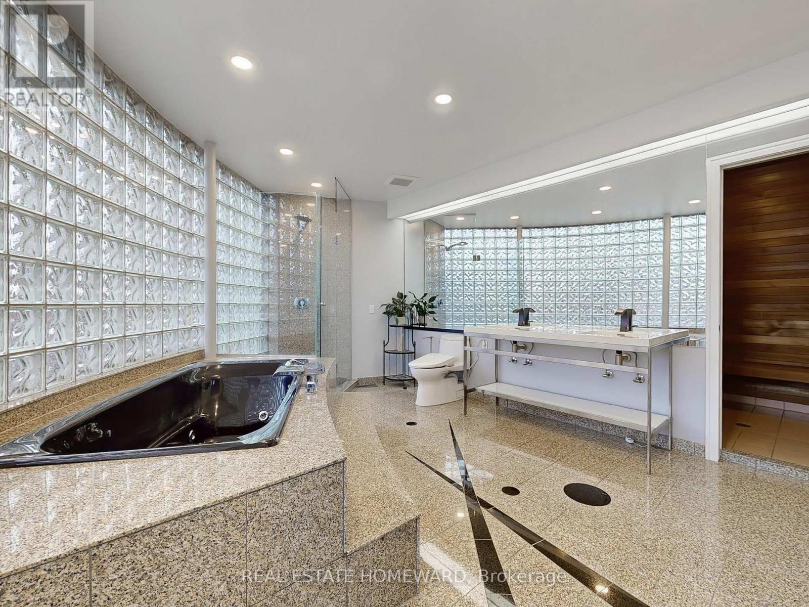 












128 LAURENTIDE DRIVE

,
Toronto (Parkwoods-Donalda),




Ontario
M3A3E5

