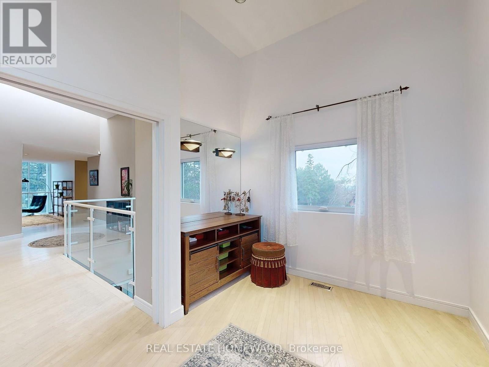 












128 LAURENTIDE DRIVE

,
Toronto (Parkwoods-Donalda),




Ontario
M3A3E5

