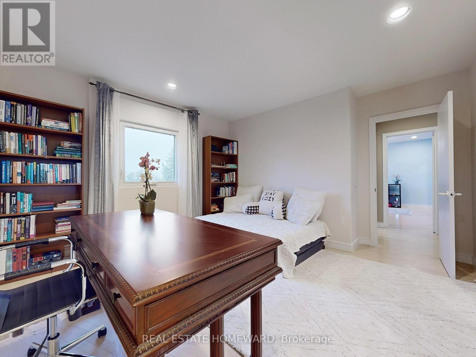 












128 LAURENTIDE DRIVE

,
Toronto (Parkwoods-Donalda),




Ontario
M3A3E5

