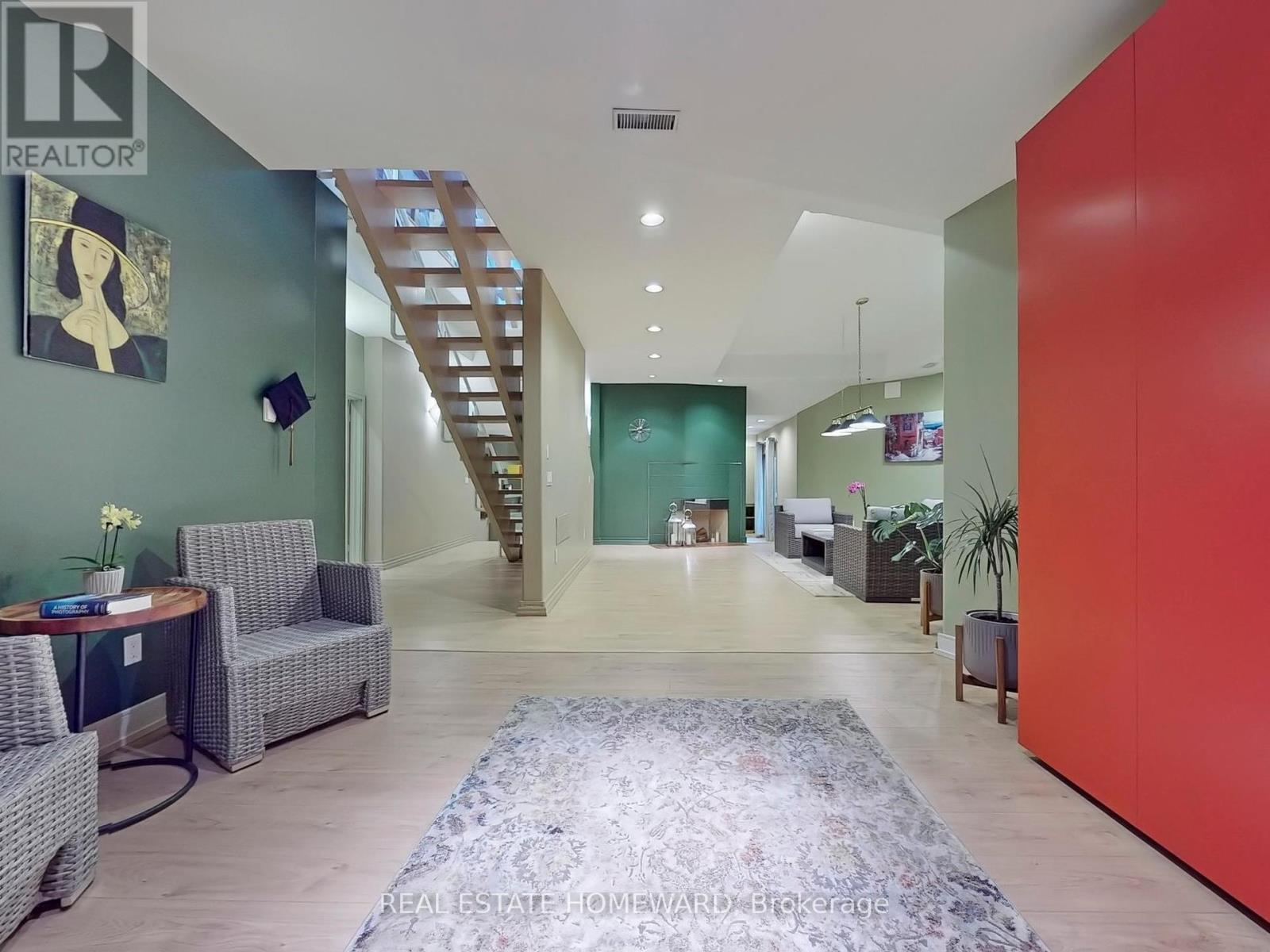 












128 LAURENTIDE DRIVE

,
Toronto (Parkwoods-Donalda),




Ontario
M3A3E5

