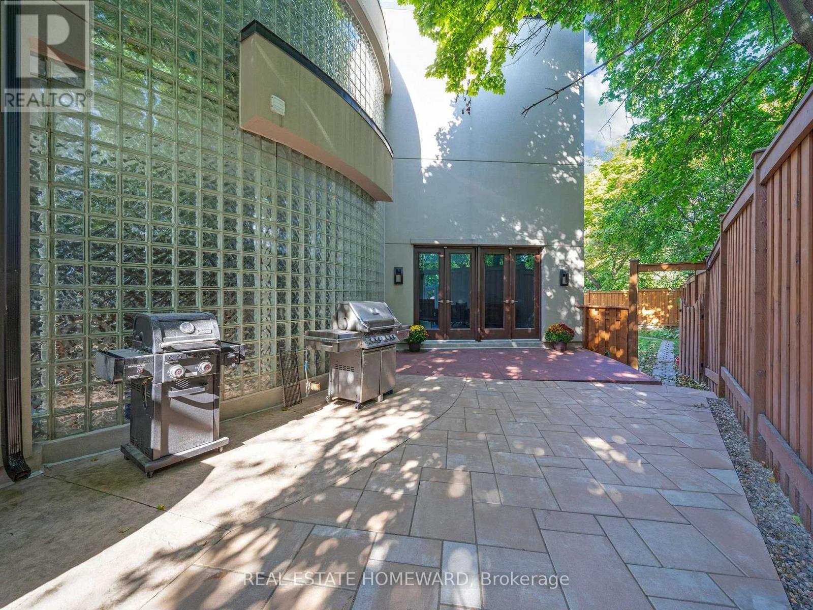 












128 LAURENTIDE DRIVE

,
Toronto (Parkwoods-Donalda),




Ontario
M3A3E5

