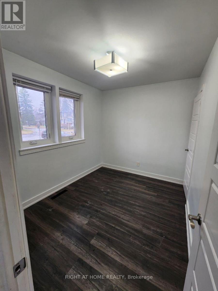 












44 OVERTON CRESCENT

,
Toronto (Banbury-Don Mills),




Ontario
M3B2V2

