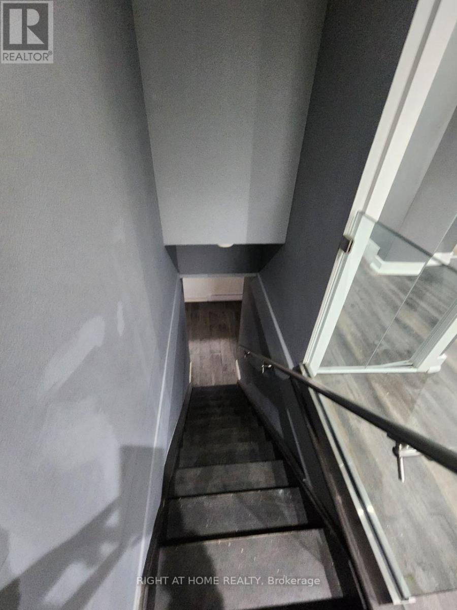 












44 OVERTON CRESCENT

,
Toronto (Banbury-Don Mills),




Ontario
M3B2V2

