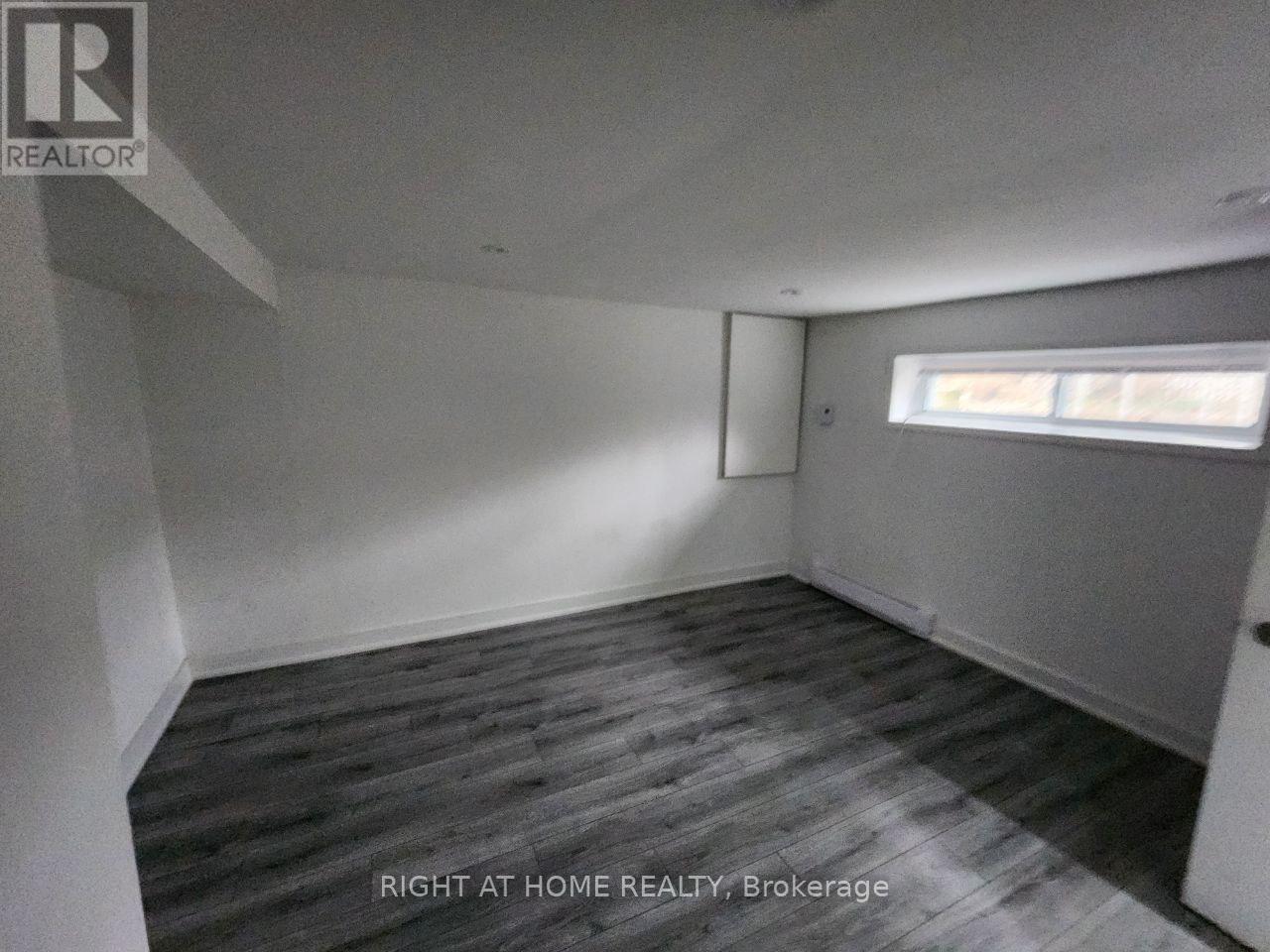 












44 OVERTON CRESCENT

,
Toronto (Banbury-Don Mills),




Ontario
M3B2V2

