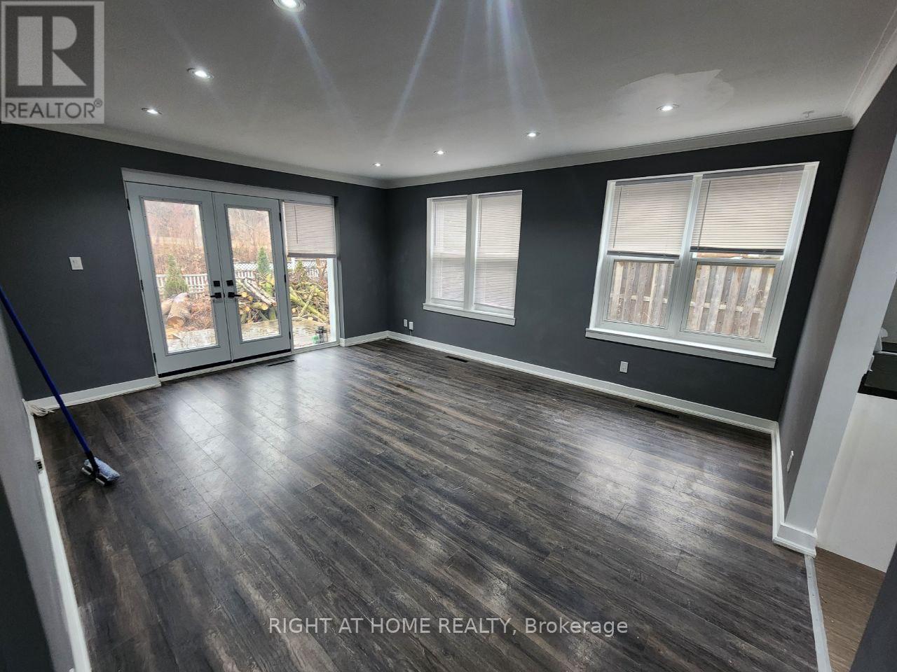 












44 OVERTON CRESCENT

,
Toronto (Banbury-Don Mills),




Ontario
M3B2V2

