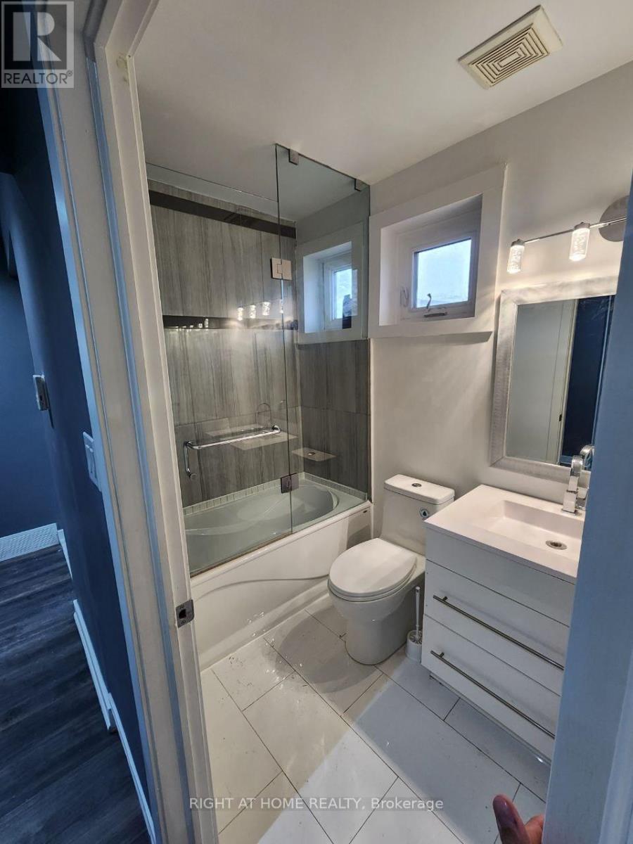 












44 OVERTON CRESCENT

,
Toronto (Banbury-Don Mills),




Ontario
M3B2V2

