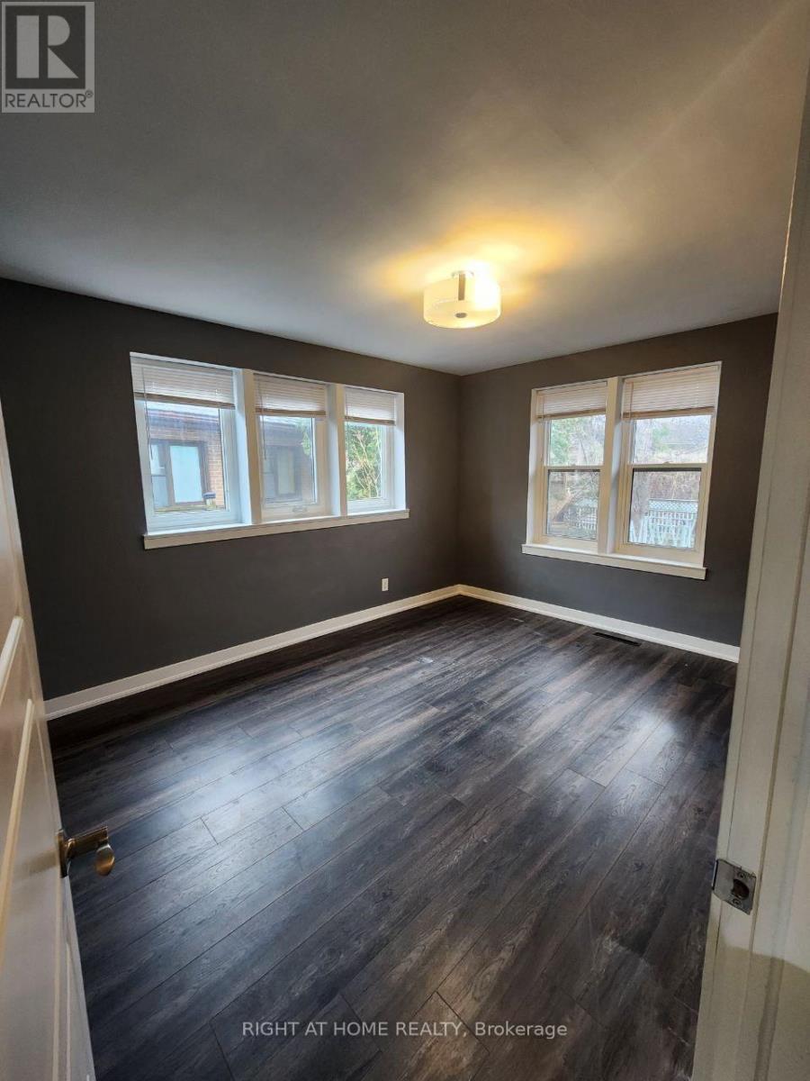 












44 OVERTON CRESCENT

,
Toronto (Banbury-Don Mills),




Ontario
M3B2V2


