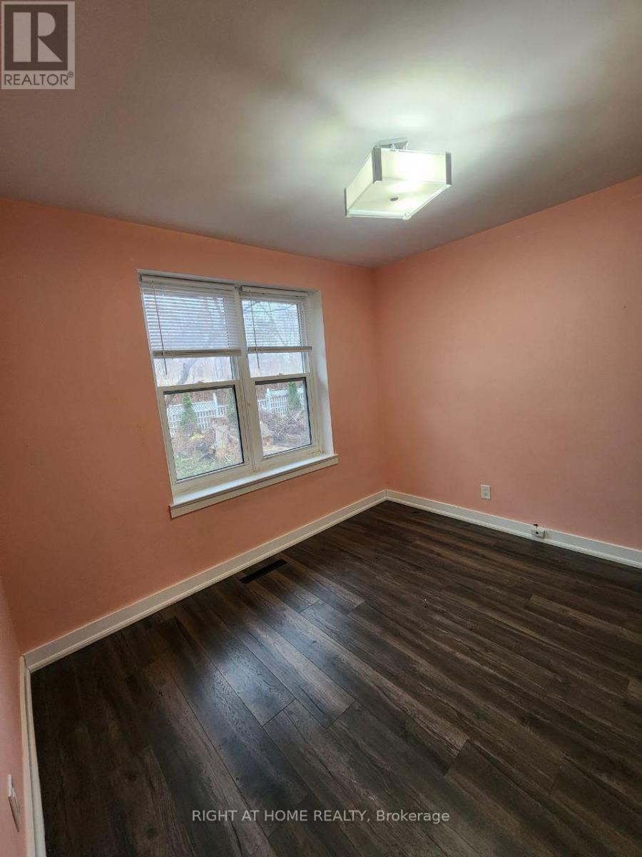 












44 OVERTON CRESCENT

,
Toronto (Banbury-Don Mills),




Ontario
M3B2V2

