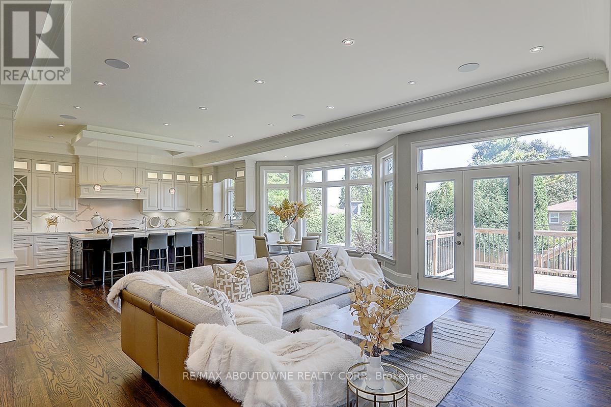 












69 HEATHVIEW AVENUE

,
Toronto (Bayview Village),




Ontario
M2K2C3

