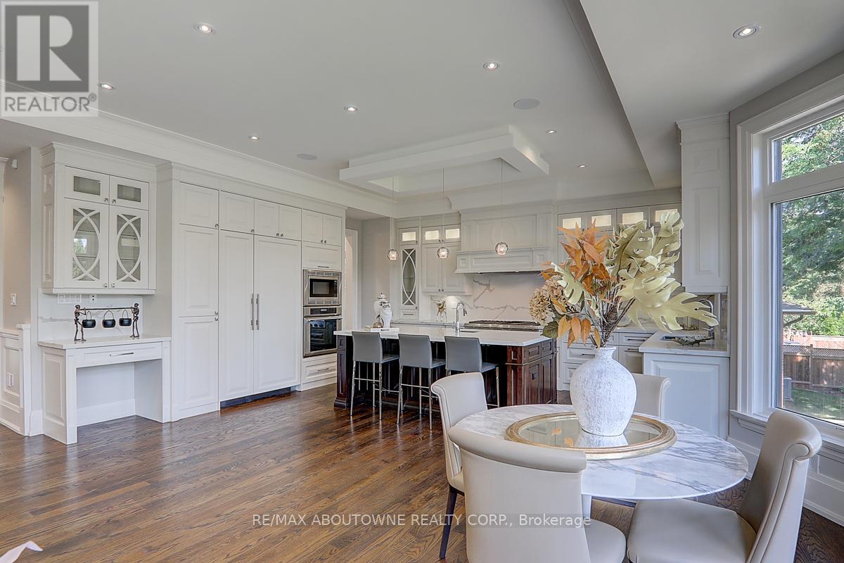 












69 HEATHVIEW AVENUE

,
Toronto (Bayview Village),




Ontario
M2K2C3

