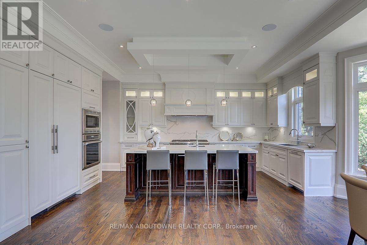 












69 HEATHVIEW AVENUE

,
Toronto (Bayview Village),




Ontario
M2K2C3

