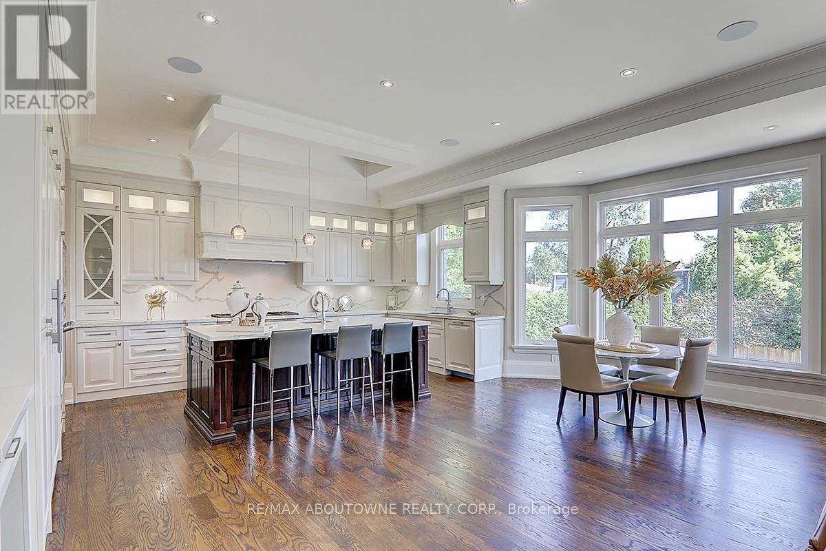 












69 HEATHVIEW AVENUE

,
Toronto (Bayview Village),




Ontario
M2K2C3


