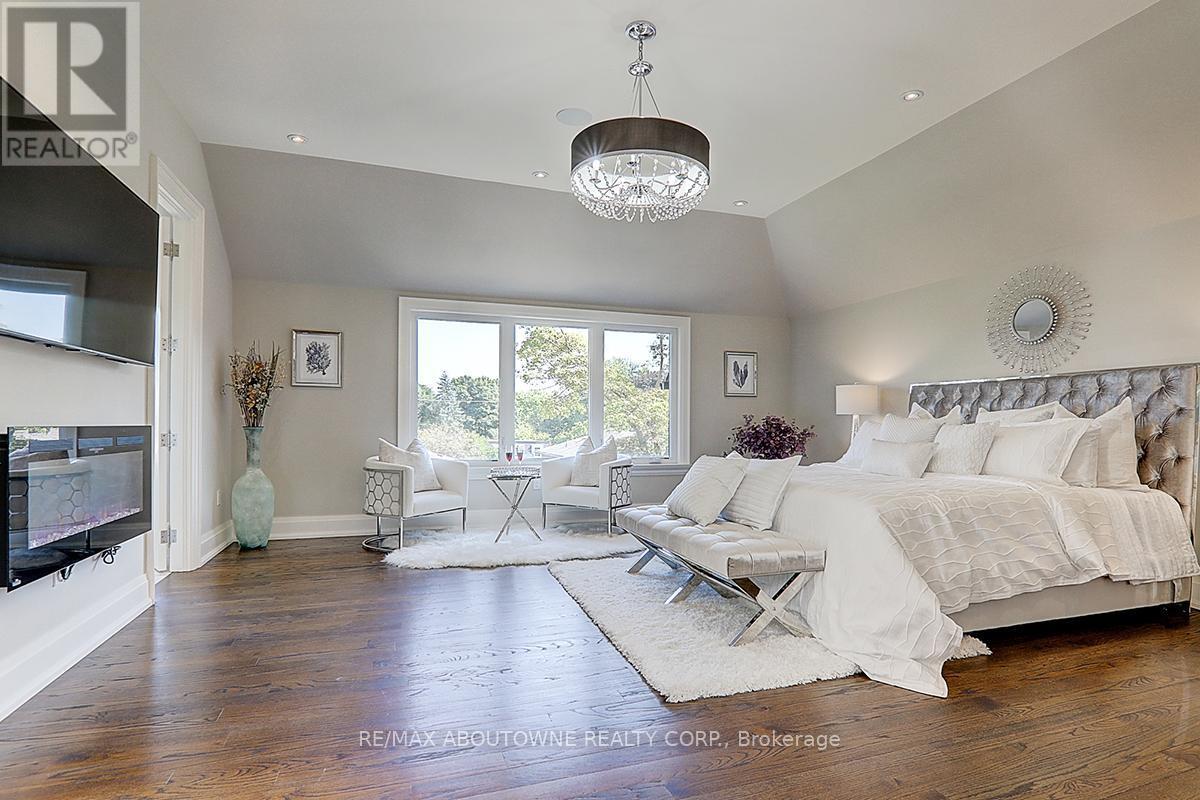 












69 HEATHVIEW AVENUE

,
Toronto (Bayview Village),




Ontario
M2K2C3

