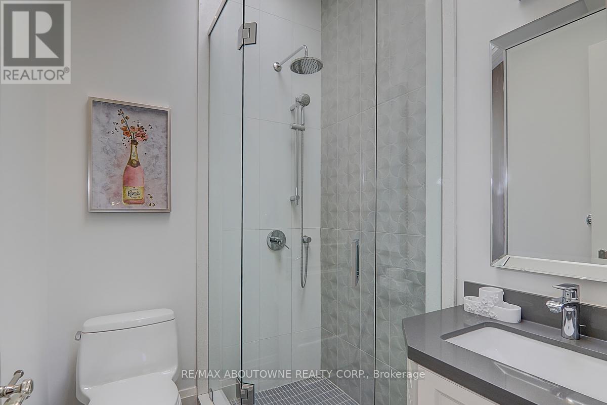 












69 HEATHVIEW AVENUE

,
Toronto (Bayview Village),




Ontario
M2K2C3

