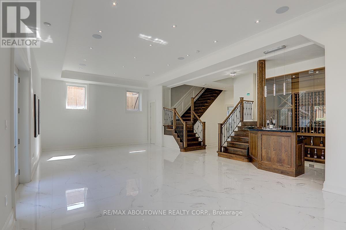












69 HEATHVIEW AVENUE

,
Toronto (Bayview Village),




Ontario
M2K2C3

