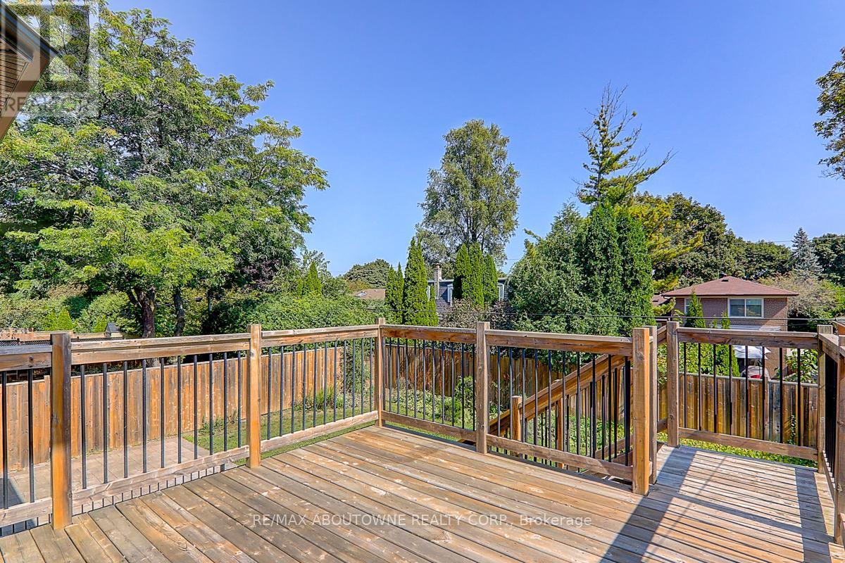 












69 HEATHVIEW AVENUE

,
Toronto (Bayview Village),




Ontario
M2K2C3

