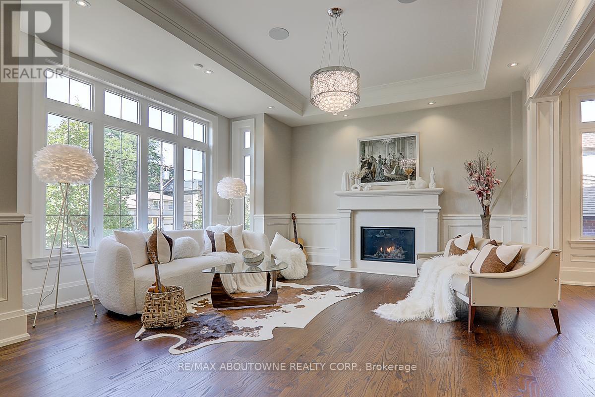 












69 HEATHVIEW AVENUE

,
Toronto (Bayview Village),




Ontario
M2K2C3

