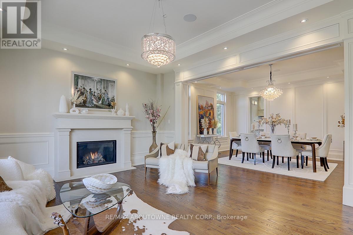 












69 HEATHVIEW AVENUE

,
Toronto (Bayview Village),




Ontario
M2K2C3

