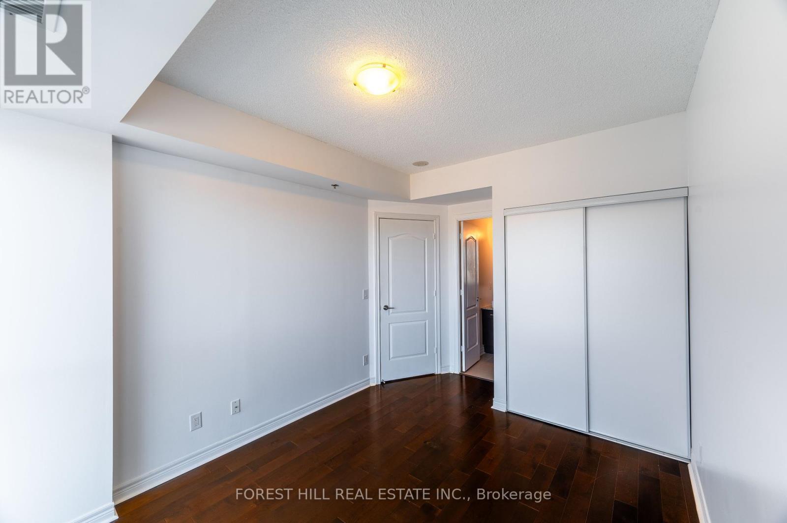 












510 - 2756 OLD LESLIE STREET

,
Toronto (Bayview Village),




Ontario
M2K0E2

