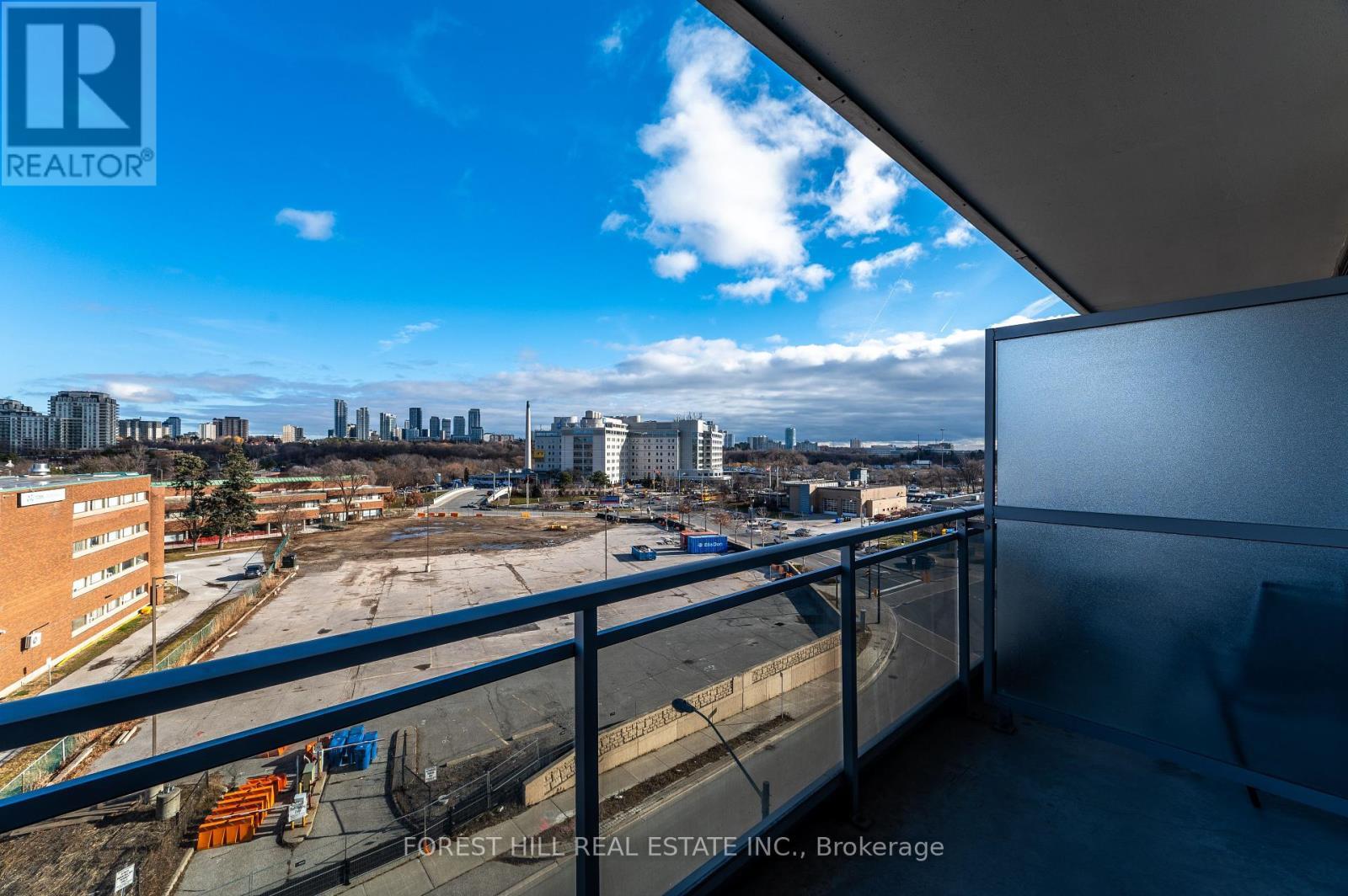 












510 - 2756 OLD LESLIE STREET

,
Toronto (Bayview Village),




Ontario
M2K0E2

